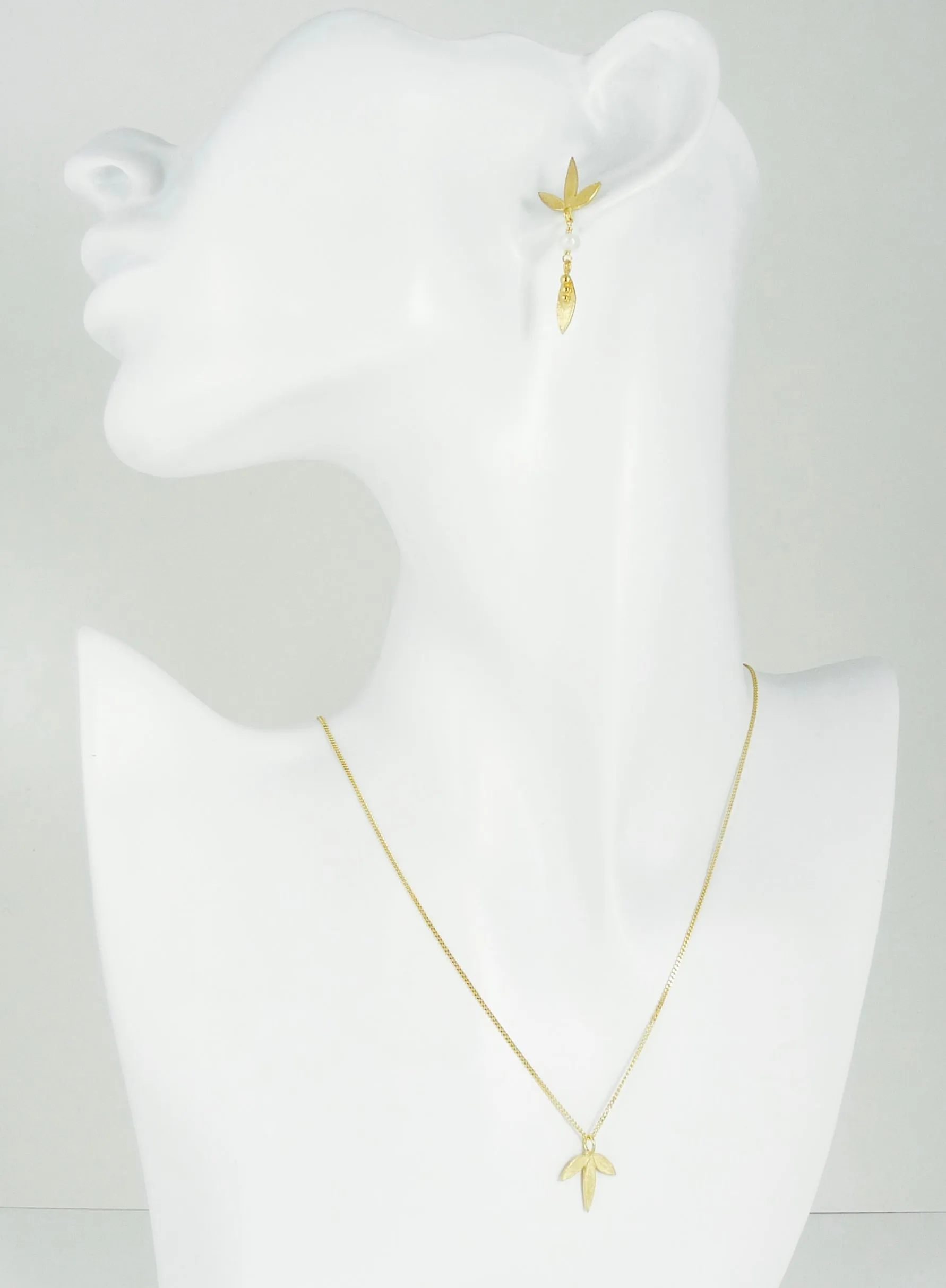 Claudia Flower Necklace