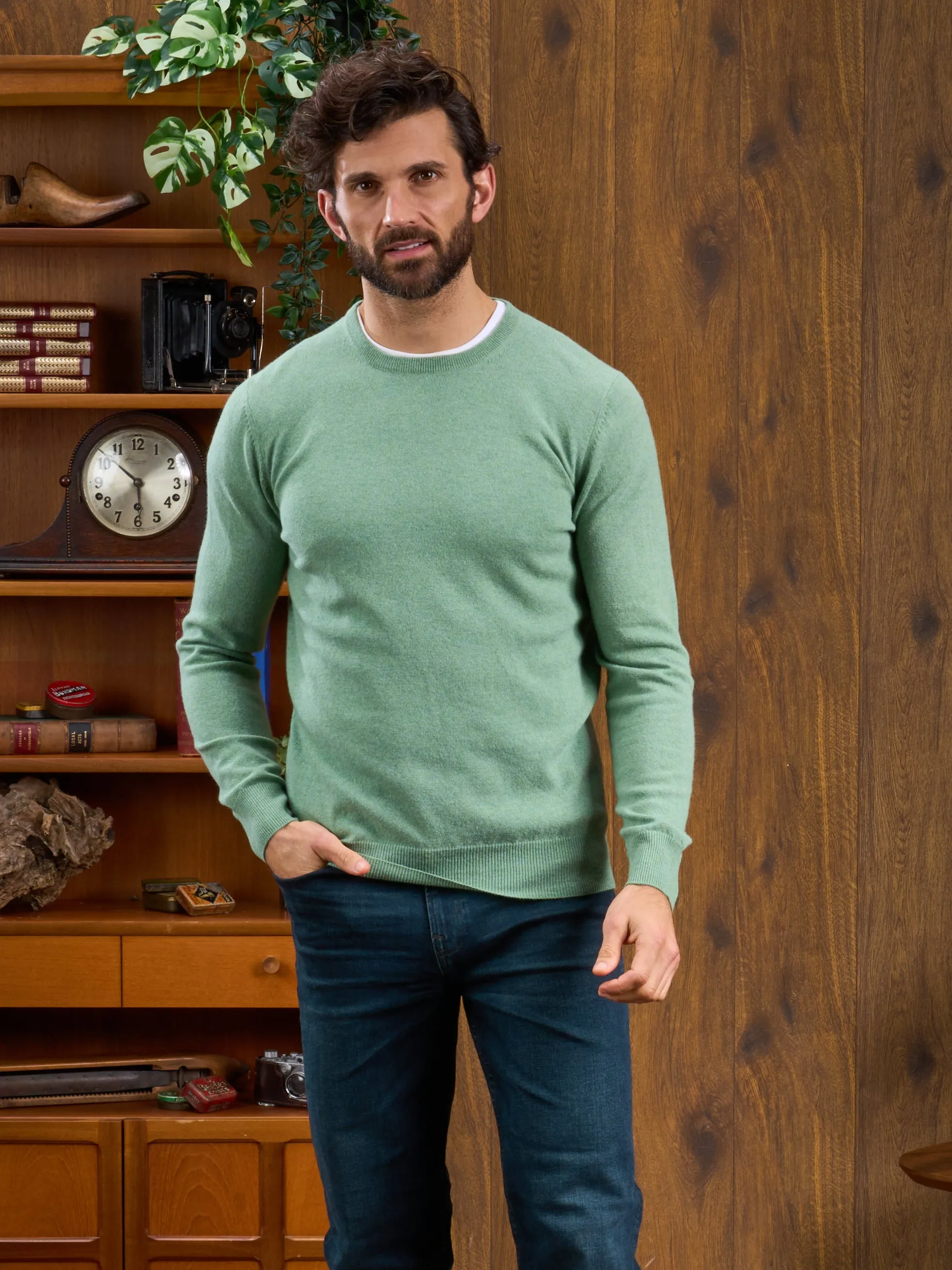 Men's Geelong Lambswool Crew Neck Jumper In Sage - Regular Fit