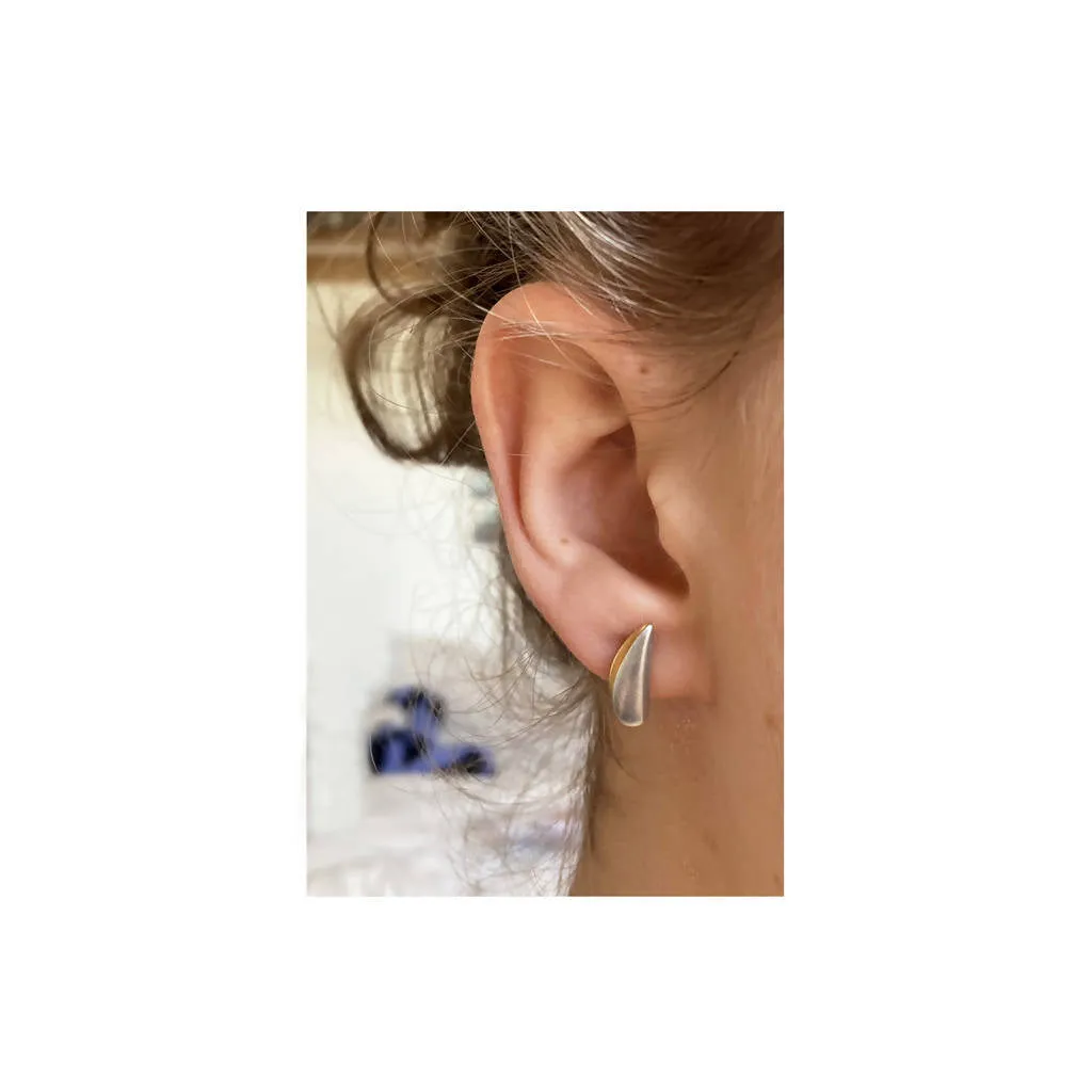 Side split silver shell stud earrings with contrasting 22ct gold plating